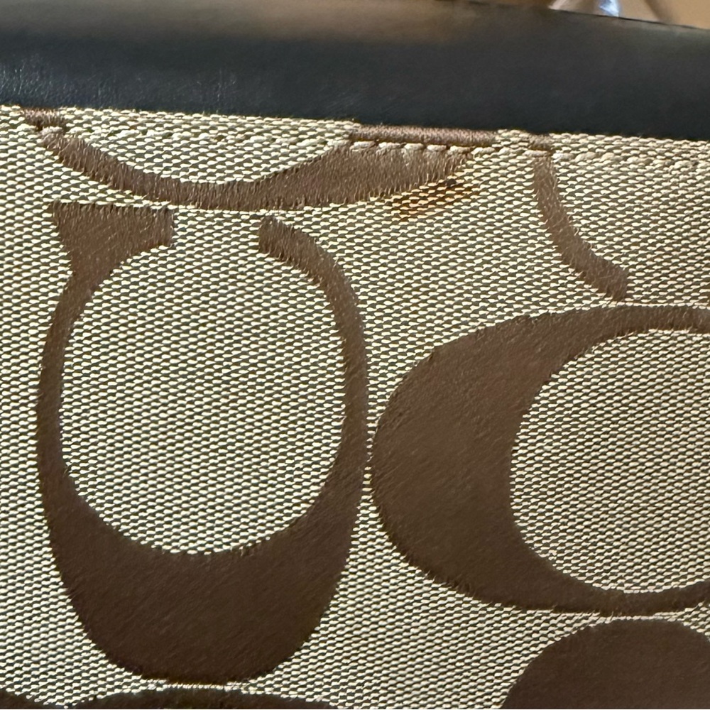 Coach 2009 Hampton Signature Madeline Shoulder Bag - Picture 13 of 13